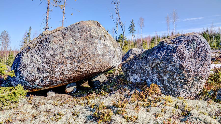 Viereinen kivi olirapakiveä