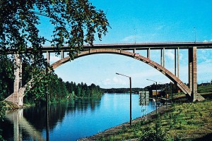 Kesäinen postikortti Leppävirran sillasta
