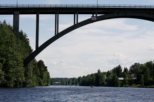 Leppävirran silta kanootista kuvattuna