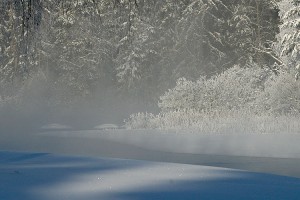 Kovalla pakkasella vesi höyryää