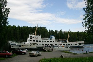 M/S Koli III mahtui vain puoliksi Leppävirran laivalaituriin