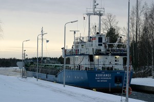 Pietarilainen Koriangi laiva Konnuksen kanavassa