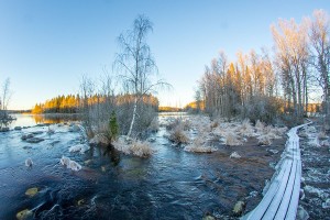 Jäätyvällä koskella