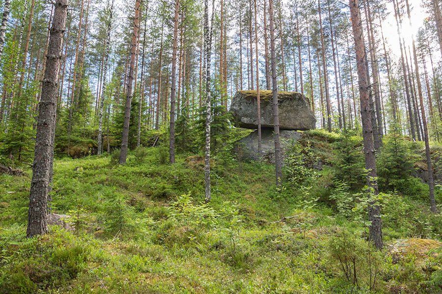 Kummakivi, Tihusniemi